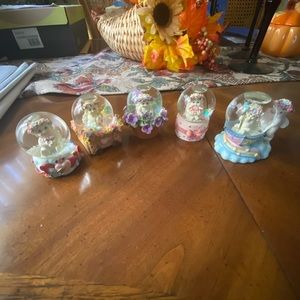 Vintage Dreamiscles Figurine snow globes